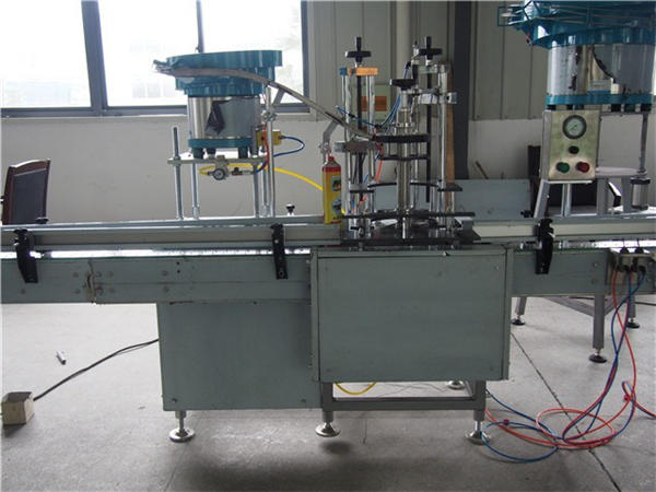 Máquina de enchimento da água de toalete da garrafa de 24 cabeças